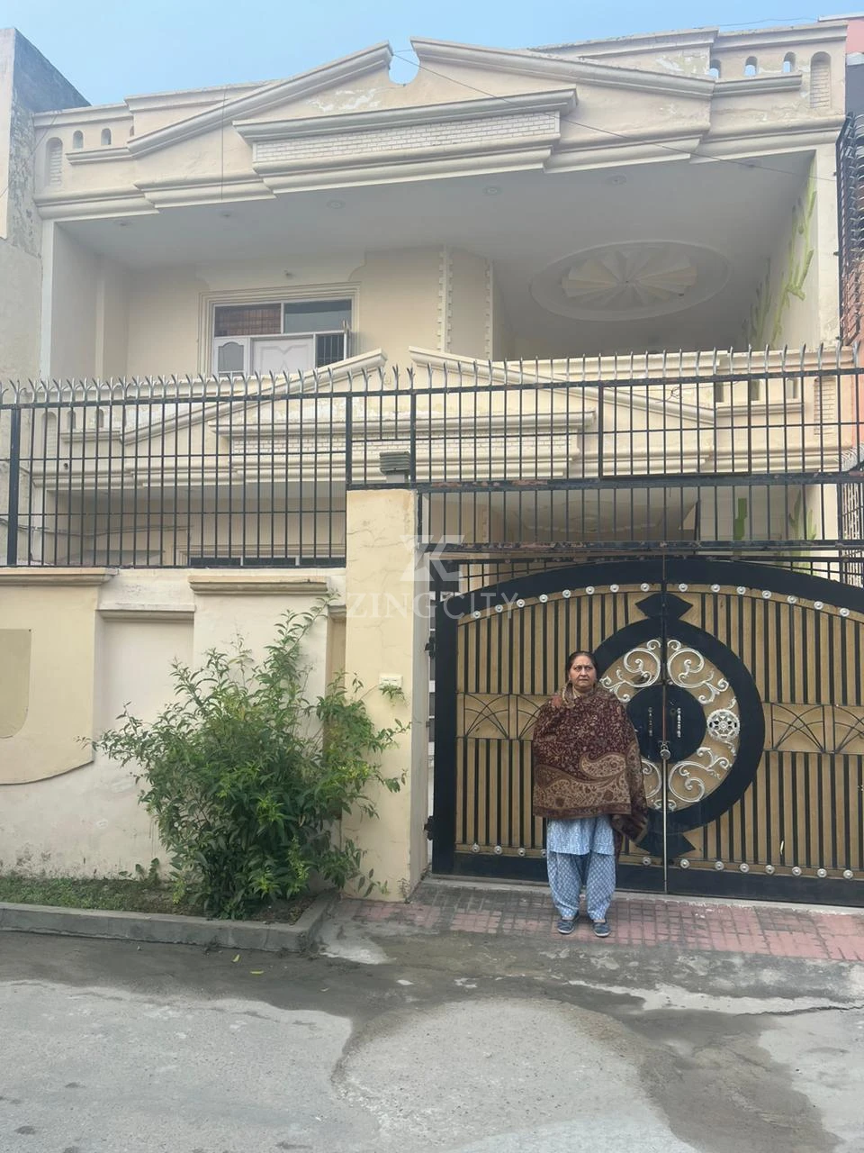 10.5 marla double story semi furnished kothi for sale